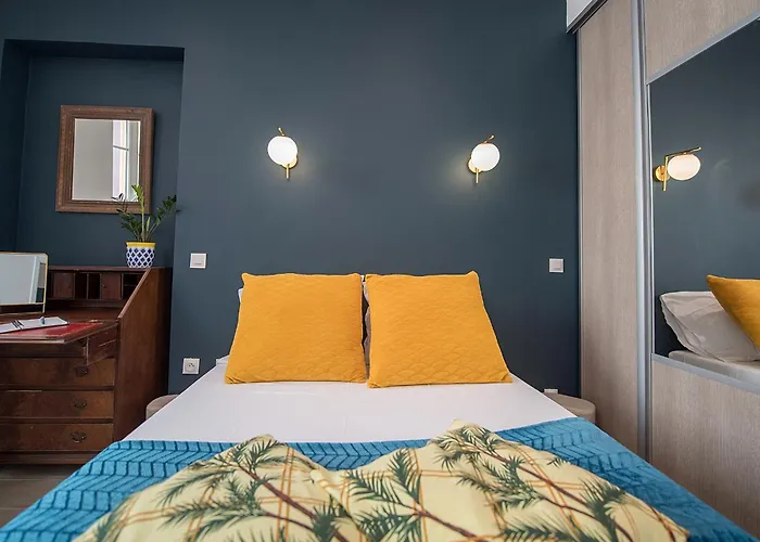 Magnifique 2 Pieces Lumineux Vieux Nice
