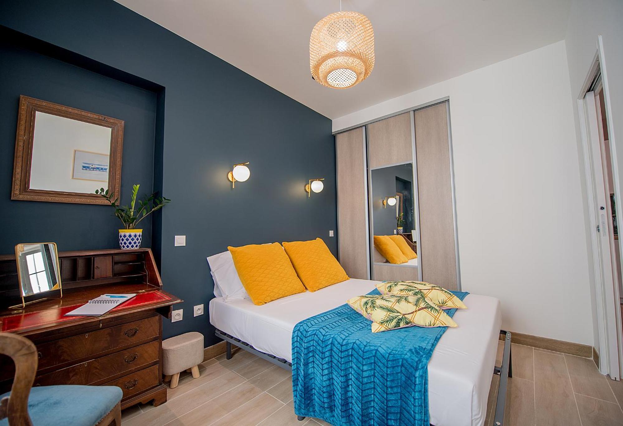 Magnifique 2 Pieces Lumineux Vieux Appartement Nice